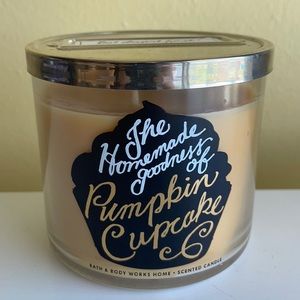 Bath & Body Works 3 Wick Candle - Pumpkin Cupcake